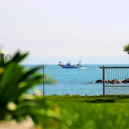 Frontemare Bed & Breakfast