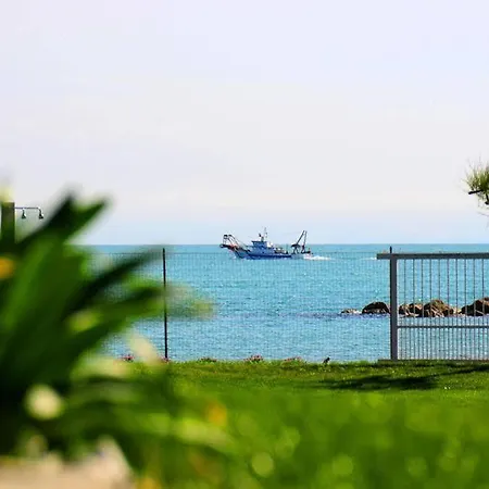 Frontemare Bed & Breakfast 3*